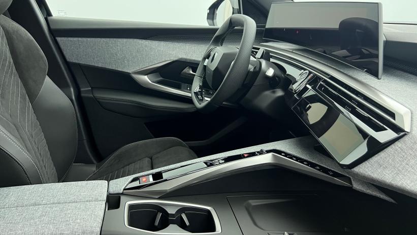 Aperçu du véhicule : Hybrid 145 e-DCS6 GT Exclusive Noir Perla Nera avec 2450€ d'équipements inclus
