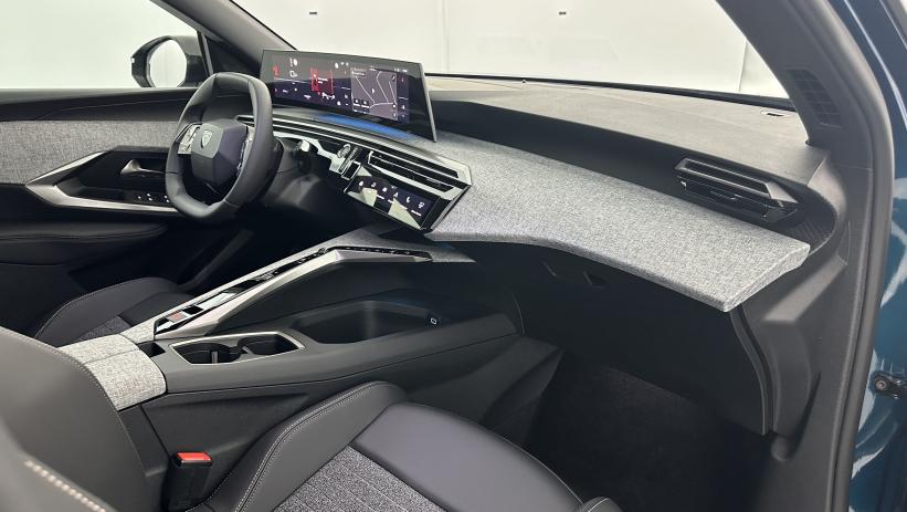 Aperçu du véhicule : III 1.2 Hybrid 145ch Allure e-DCS6