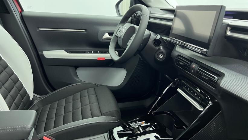 Aperçu du véhicule : C3 Aircross Hybride 145 e-DCS6 7 places Max Rouge Elixir - Toit Noir Perla Nera avec 1750€ d'équipements inclus