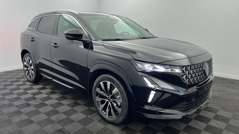 Aperçu du véhicule : Nouveau E-Tech full hybrid 200 Techno Noir Etoilé avec 1800€ d'équipements inclus