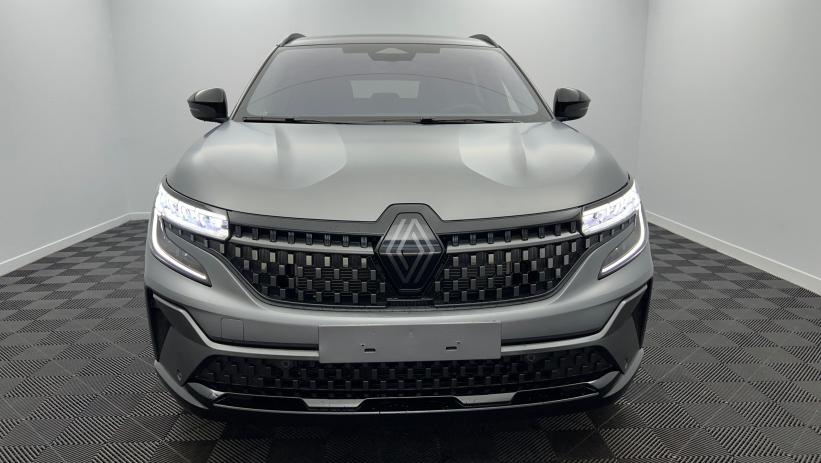 Aperçu du véhicule : E-Tech full hybrid 200 esprit Alpine Gris Schiste satin avec 2600€ d'équipements inclus