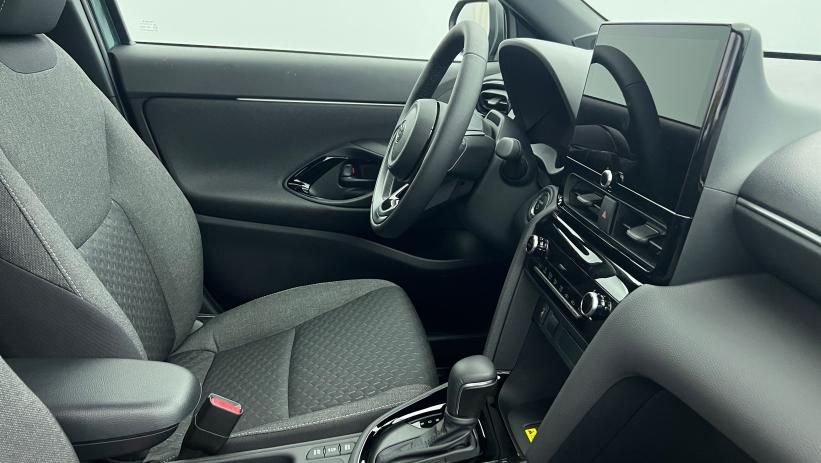 Aperçu du véhicule : Hybride 130ch 2WD Design Vert Impérial avec 2150€ d'équipements inclus