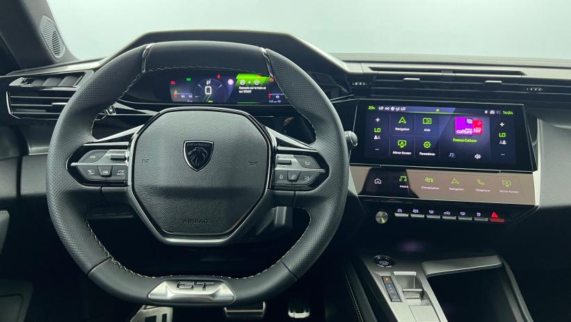 Aperçu du véhicule : BlueHDi 130ch S&S EAT8 GT Gris Artense avec 2350€ d'équipements inclus