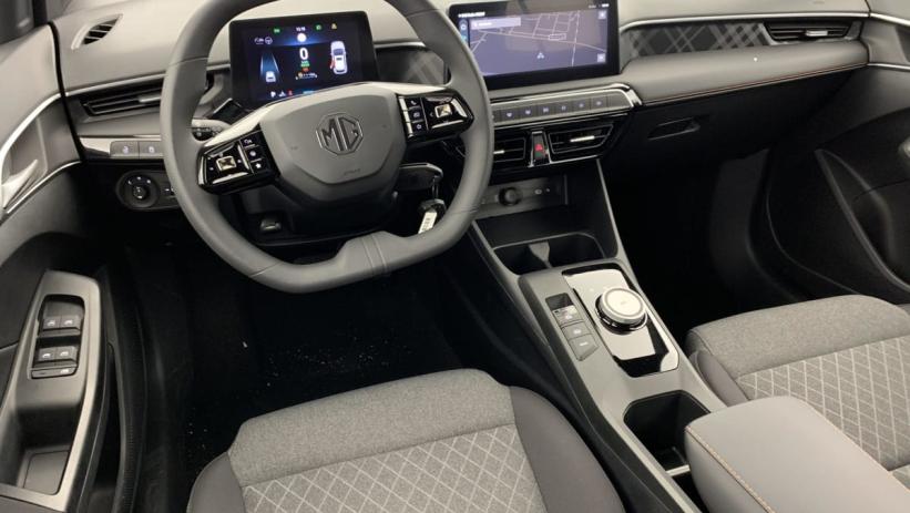 Aperçu du véhicule : 1.5 L Hybrid+ 195 ch Standard