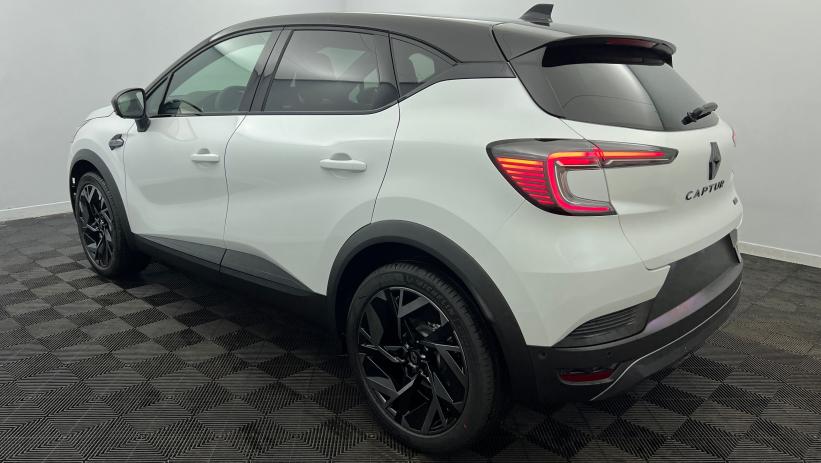 Aperçu du véhicule : E-Tech full hybrid 160 ch esprit Alpine Blanc Nacré - Toit Noir Etoilé avec 1950€ d'équipements inclus