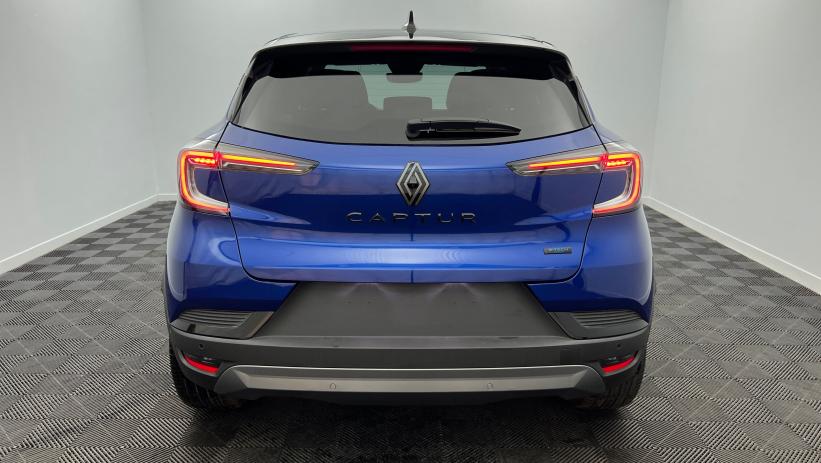 Aperçu du véhicule : E-Tech full hybrid 160 ch esprit Alpine Bleu Iron - Toit Noir Etoilé avec 1500€ d'équipements inclus