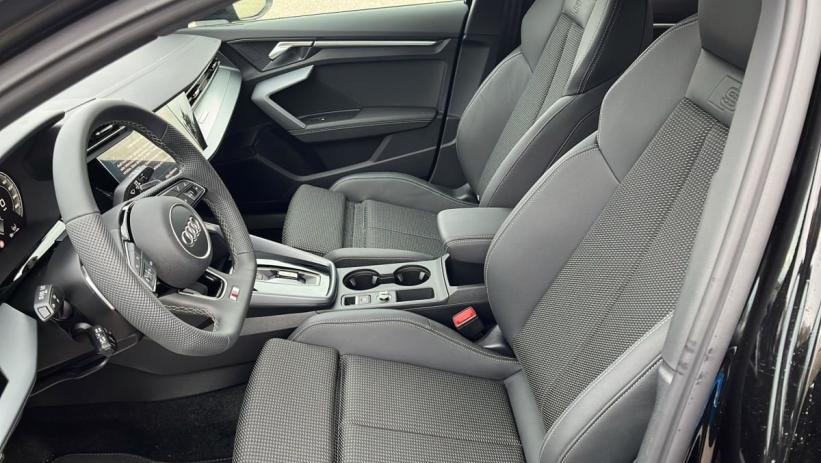 Aperçu du véhicule : 45 TFSI E HYBRIDE RECHARGEABLE 272 S TRONIC 6 S LINE