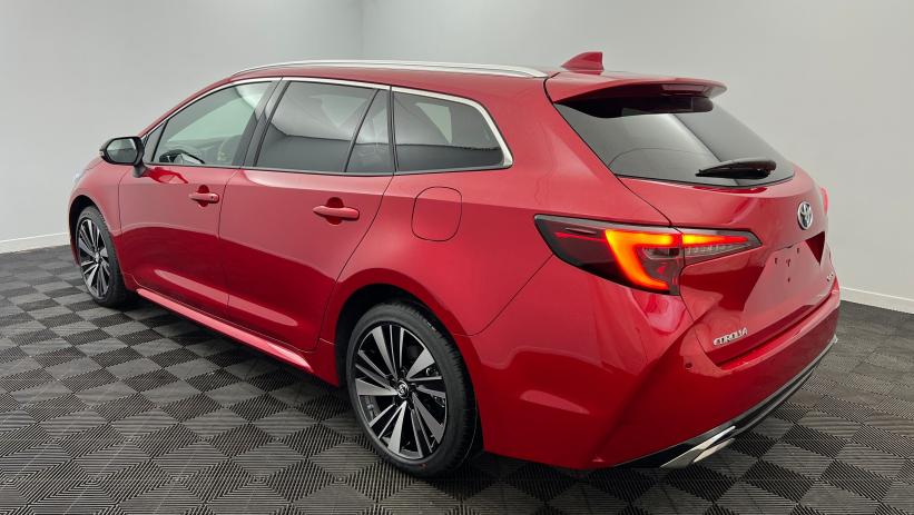 Aperçu du véhicule : Hybride 178ch Design Rouge Intense avec 2590€ d'équipements inclus