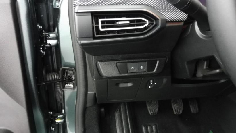 Aperçu du véhicule : 1.0 ECO-G 100CH EXPRESSION 7 PLACES -24