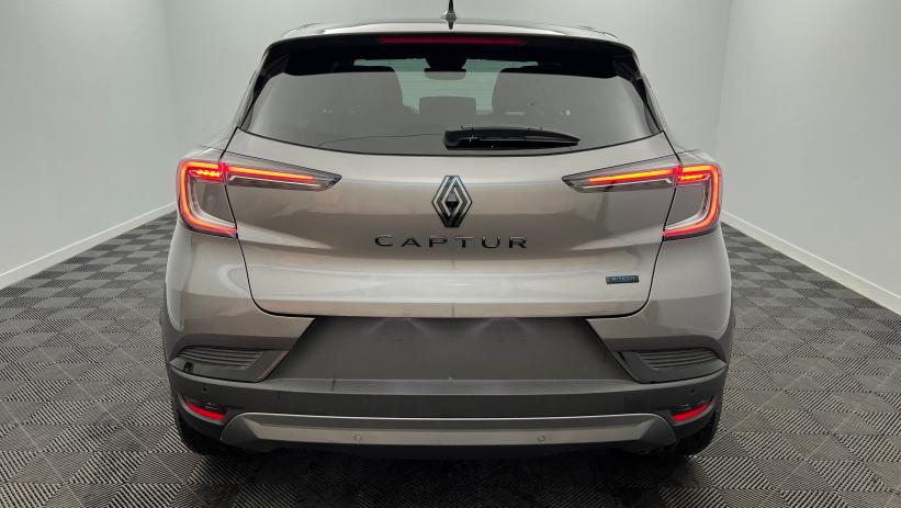 Aperçu du véhicule : E-Tech full hybrid 160 ch esprit Alpine Gris Cassiopée - Toit Noir Etoilé avec 1350€ d'équipements inclus
