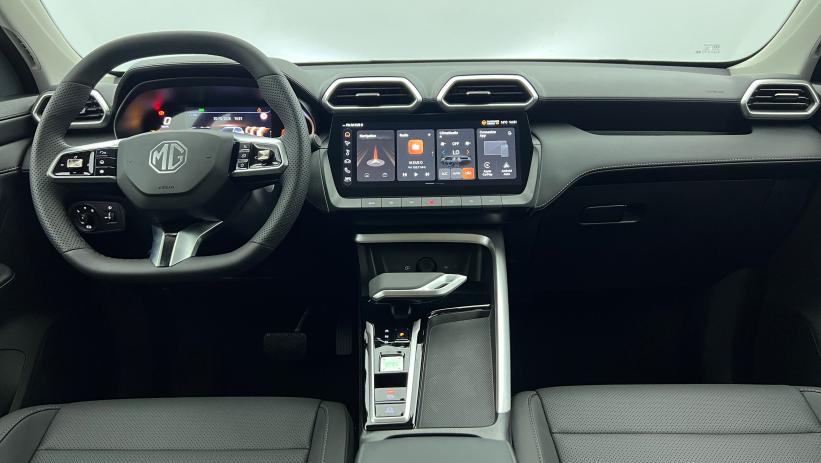 Aperçu du véhicule : 1.5 L Hybrid+ 197 ch Toit panoramique ouvrant Luxury Diamond Red avec 650€ d'équipements inclus