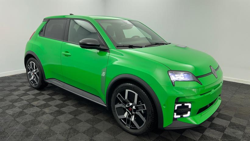 Aperçu du véhicule : 120 ch autonomie urbaine Techno Peinture vert pop avec 1250€ d'équipements inclus