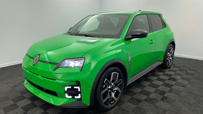 Aperçu du véhicule : 120 ch autonomie urbaine Techno Peinture vert pop avec 1250€ d'équipements inclus