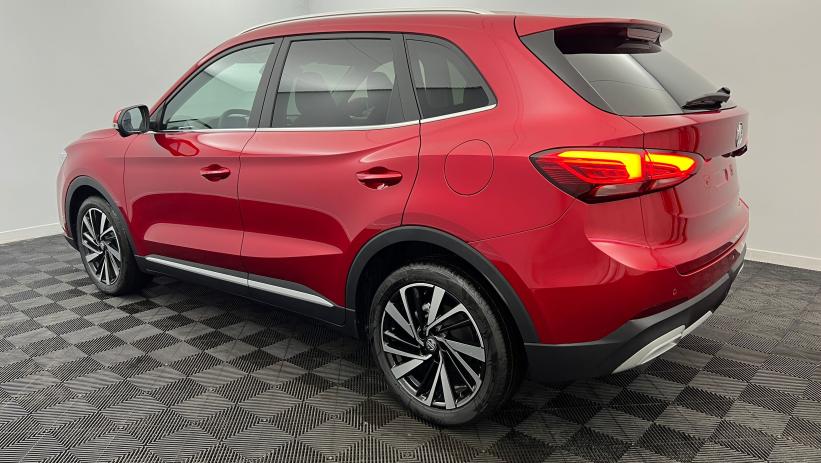 Aperçu du véhicule : 1.5 L Hybrid+ 197 ch Toit panoramique ouvrant Luxury Diamond Red avec 650€ d'équipements inclus