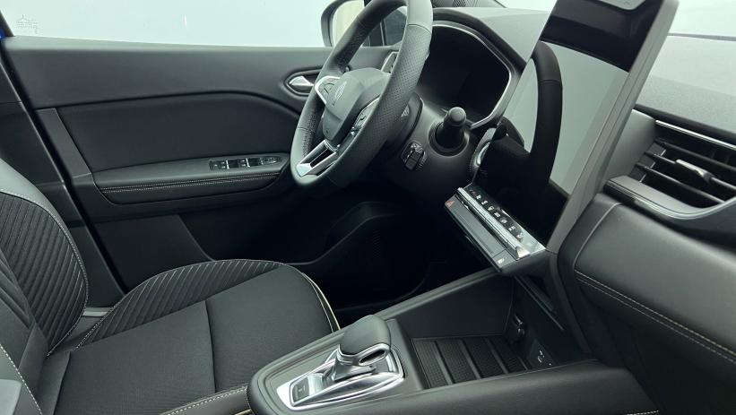 Aperçu du véhicule : E-Tech full hybrid 145 Iconic Bleu Iron avec 800€ d'équipements inclus