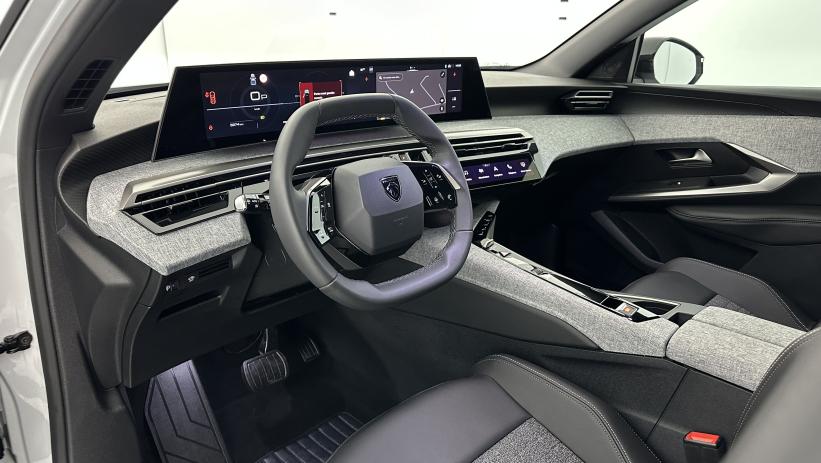 Aperçu du véhicule : III 1.2 Hybrid 145ch Allure e-DCS6