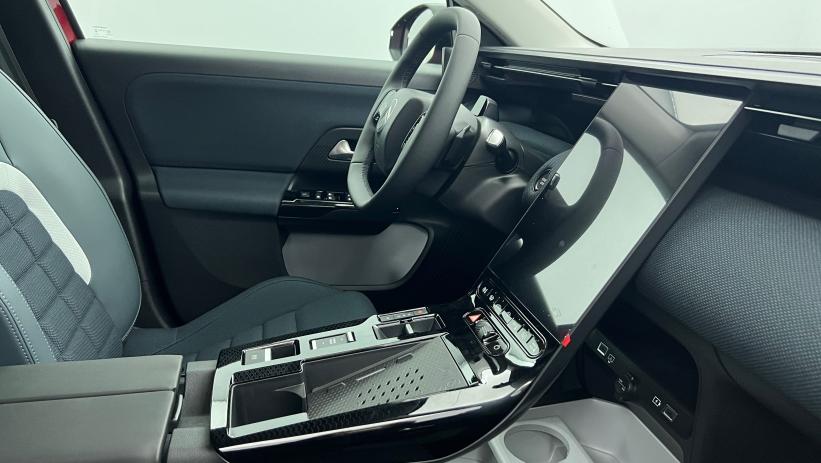 Aperçu du véhicule : Nouveau Hybrid 145 ch e-DCS6 Plus Rouge Rubis - Toit Noir Perla Nera avec 1550€ d'équipements inclus