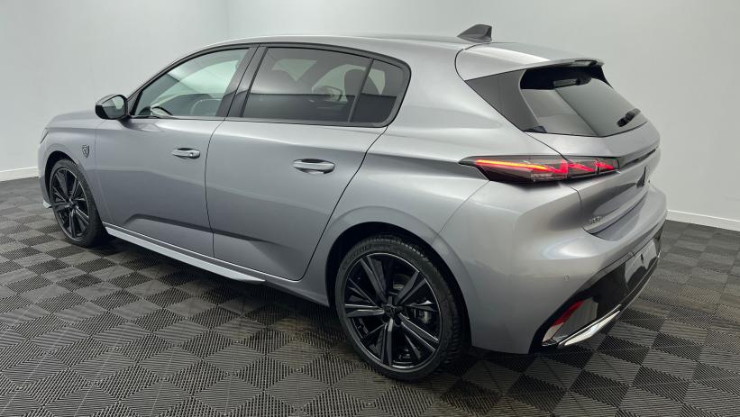 Aperçu du véhicule : BlueHDi 130ch S&S EAT8 GT Gris Artense avec 2350€ d'équipements inclus