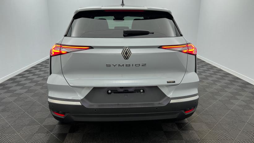 Aperçu du véhicule : E-Tech full hybrid 145 Techno Gris Rafale avec 1700€ d'équipements inclus