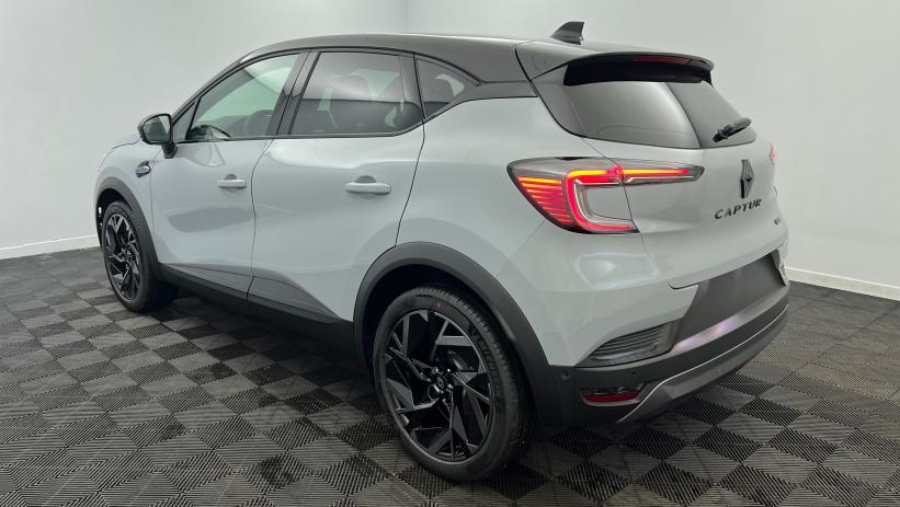 Aperçu du véhicule : E-Tech full hybrid 160 ch esprit Alpine Gris Rafale - Toit Noir Etoilé avec 1950€ d'équipements inclus