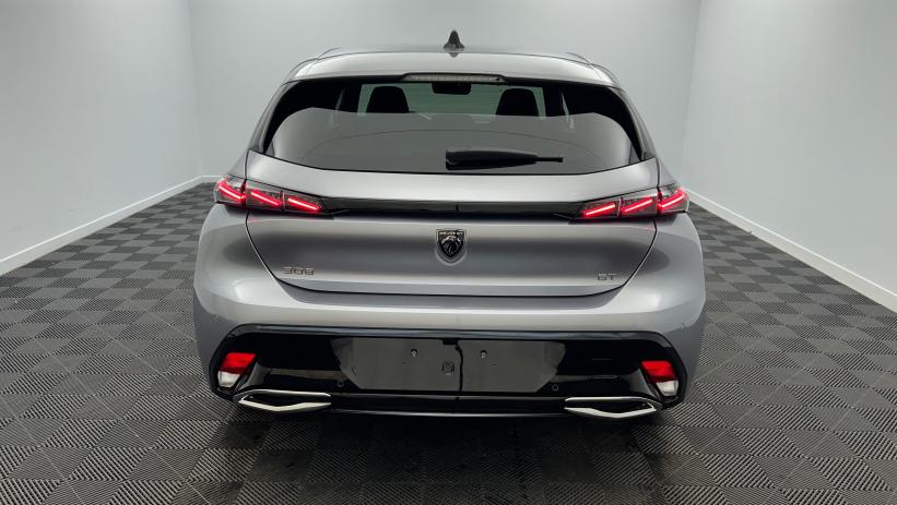 Aperçu du véhicule : BlueHDi 130ch S&S EAT8 GT Gris Artense avec 2350€ d'équipements inclus