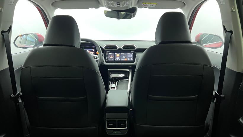 Aperçu du véhicule : 1.5 L Hybrid+ 197 ch Toit panoramique ouvrant Luxury Diamond Red avec 650€ d'équipements inclus