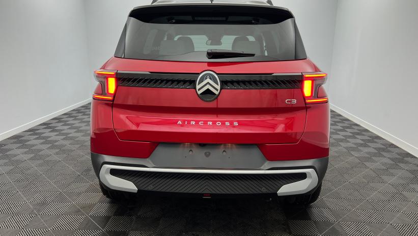 Aperçu du véhicule : C3 Aircross Hybride 145 e-DCS6 7 places Max Rouge Elixir - Toit Noir Perla Nera avec 1750€ d'équipements inclus