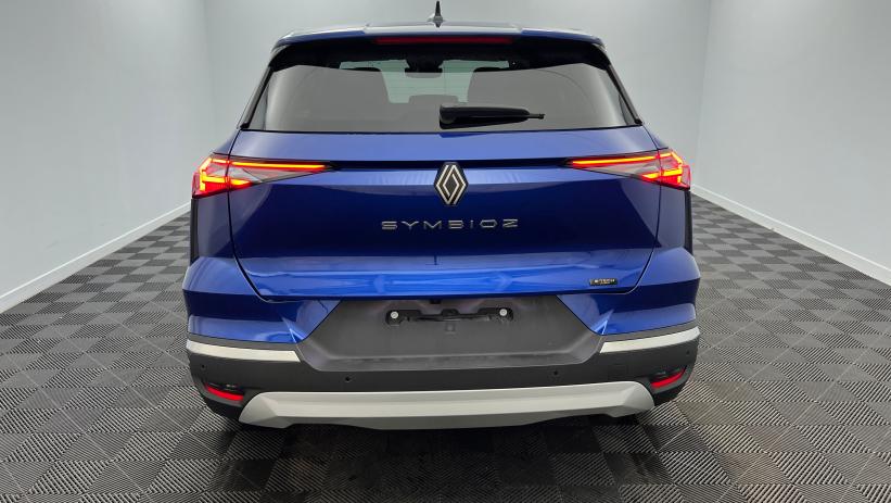 Aperçu du véhicule : E-Tech full hybrid 145 Iconic Bleu Iron avec 800€ d'équipements inclus