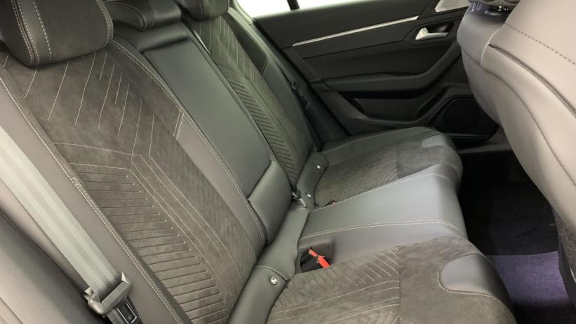 Aperçu du véhicule : Hybrid 225 e-EAT8 Allure