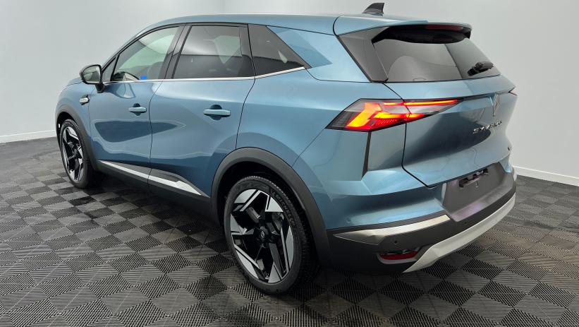 Aperçu du véhicule : E-Tech full hybrid 145 Iconic Bleu Mercure avec 950€ d'équipements inclus