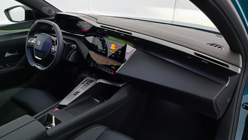 Aperçu du véhicule : III(2) 1.2 Hybrid 145ch GT Exclusive e-DCS6