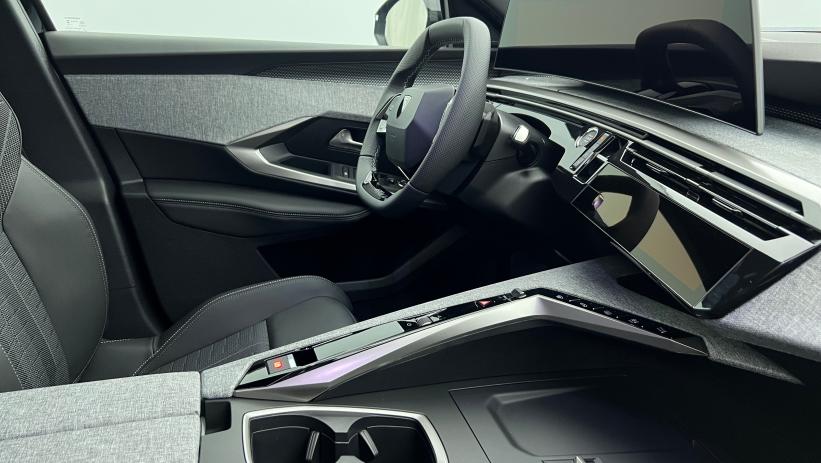 Aperçu du véhicule : Nouveau Hybrid 145 e-DCS6 GT Noir Perla Nera avec 4000€ d'équipements inclus