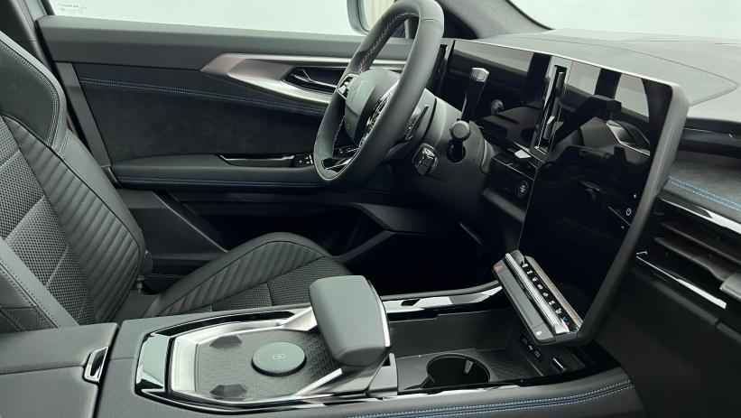 Aperçu du véhicule : full hybrid E-Tech 200 ch Esprit Alpine Gris Schiste - Toit Noir Etoilé avec 4800€ d'équipements inclus