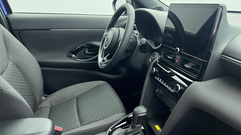 Aperçu du véhicule : Hybride 130ch 2WD Design Bleu Genièvre avec 2150€ d'équipements inclus