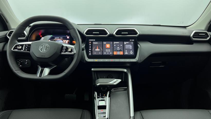 Aperçu du véhicule : 1.5 L Hybrid+ 197 ch Toit panoramique ouvrant Luxury Cosmic Silver avec 650€ d'équipements inclus