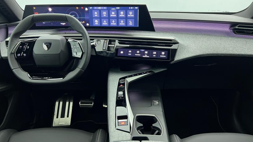 Aperçu du véhicule : Nouveau Hybrid 145 e-DCS6 GT Noir Perla Nera avec 2470€ d'équipements inclus