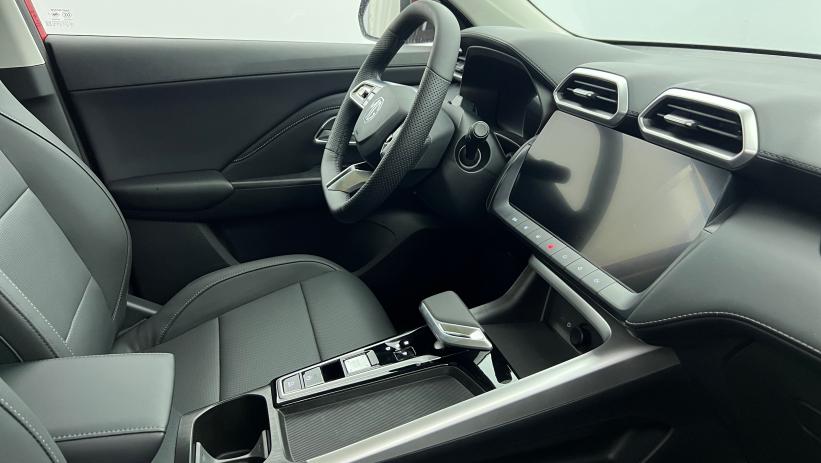 Aperçu du véhicule : 1.5 L Hybrid+ 197 ch Toit panoramique ouvrant Luxury Diamond Red avec 650€ d'équipements inclus