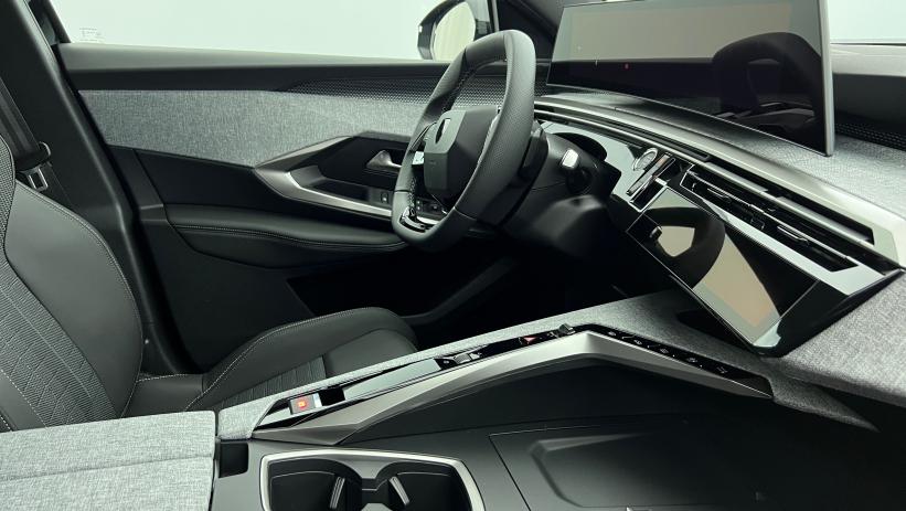 Aperçu du véhicule : Hybrid 145 e-DCS6 GT Noir Perla Nera avec 5550€ d'équipements inclus