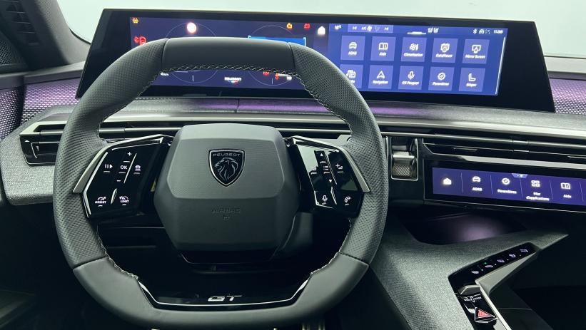 Aperçu du véhicule : Nouveau Hybrid 145 e-DCS6 GT Noir Perla Nera avec 2470€ d'équipements inclus