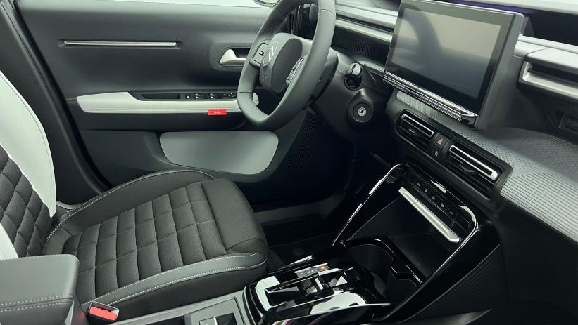 Aperçu du véhicule : C3 Aircross Hybride 145 e-DCS6 7 places Max Gris Mercury - Toit Noir Perla Nera avec 1550€ d'équipements inclus