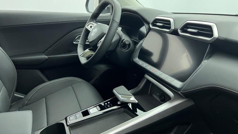 Aperçu du véhicule : 1.5 L Hybrid+ 197 ch Toit panoramique ouvrant Luxury Cosmic Silver avec 650€ d'équipements inclus