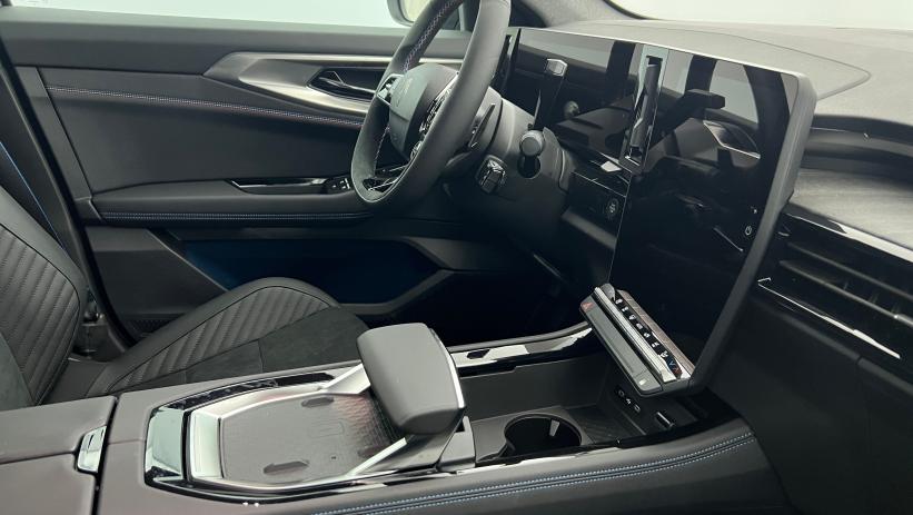 Aperçu du véhicule : E-Tech full hybrid 200 esprit Alpine Gris Schiste avec 2650€ d'équipements inclus