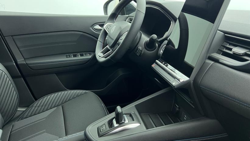 Aperçu du véhicule : E-Tech full hybrid 160 ch esprit Alpine Blanc Nacré - Toit Noir Etoilé avec 1950€ d'équipements inclus