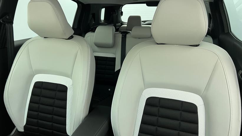 Aperçu du véhicule : C3 Aircross Hybride 145 e-DCS6 7 places Max Gris Mercury - Toit Noir Perla Nera avec 1550€ d'équipements inclus