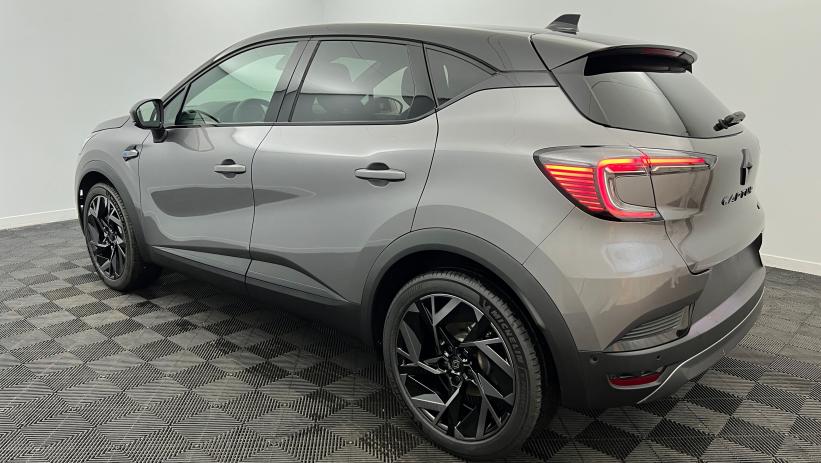 Aperçu du véhicule : E-Tech full hybrid 160 ch esprit Alpine Gris Cassiopée - Toit Noir Etoilé avec 1350€ d'équipements inclus