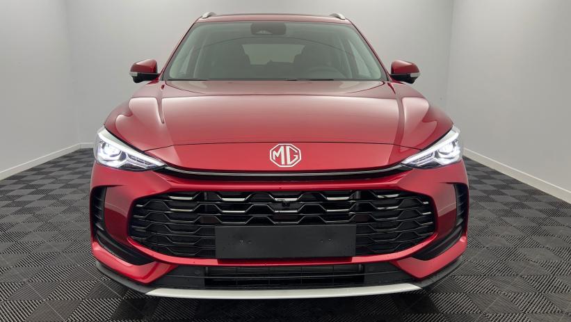 Aperçu du véhicule : 1.5 L Hybrid+ 197 ch Toit panoramique ouvrant Luxury Diamond Red avec 650€ d'équipements inclus