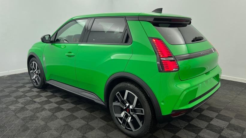 Aperçu du véhicule : 120 ch autonomie urbaine Techno Peinture vert pop avec 1250€ d'équipements inclus