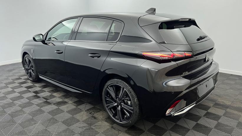 Aperçu du véhicule : BlueHDi 130ch S&S EAT8 GT Noir Perla Nera avec 4500€ d'équipements inclus