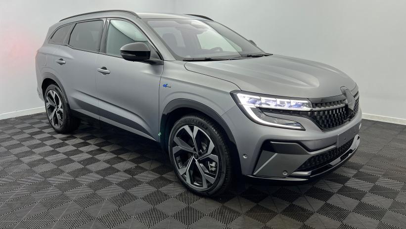 Aperçu du véhicule : E-Tech full hybrid 200 esprit Alpine Gris Schiste satin avec 2600€ d'équipements inclus