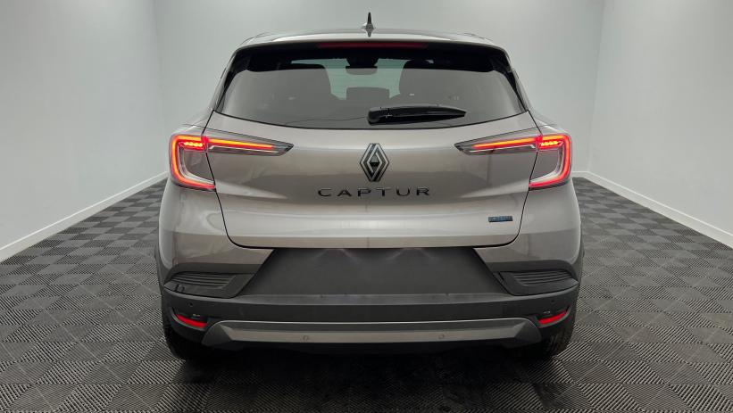 Aperçu du véhicule : E-Tech full hybrid 160 ch esprit Alpine Gris Cassiopée avec 950€ d'équipements inclus